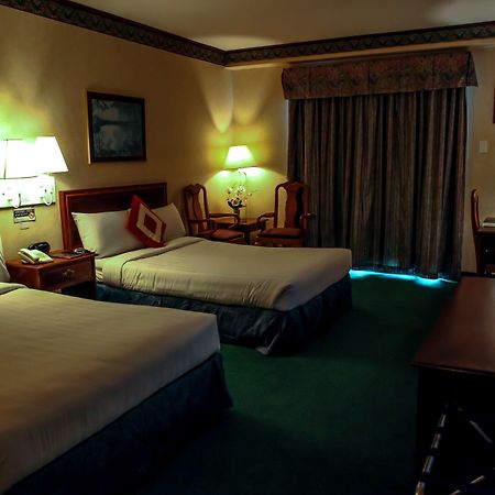Days Hotel Tagaytay Tagaytay City Екстериор снимка