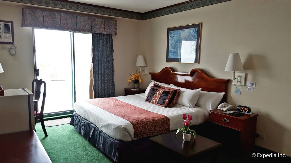 Days Hotel Tagaytay Tagaytay City Екстериор снимка