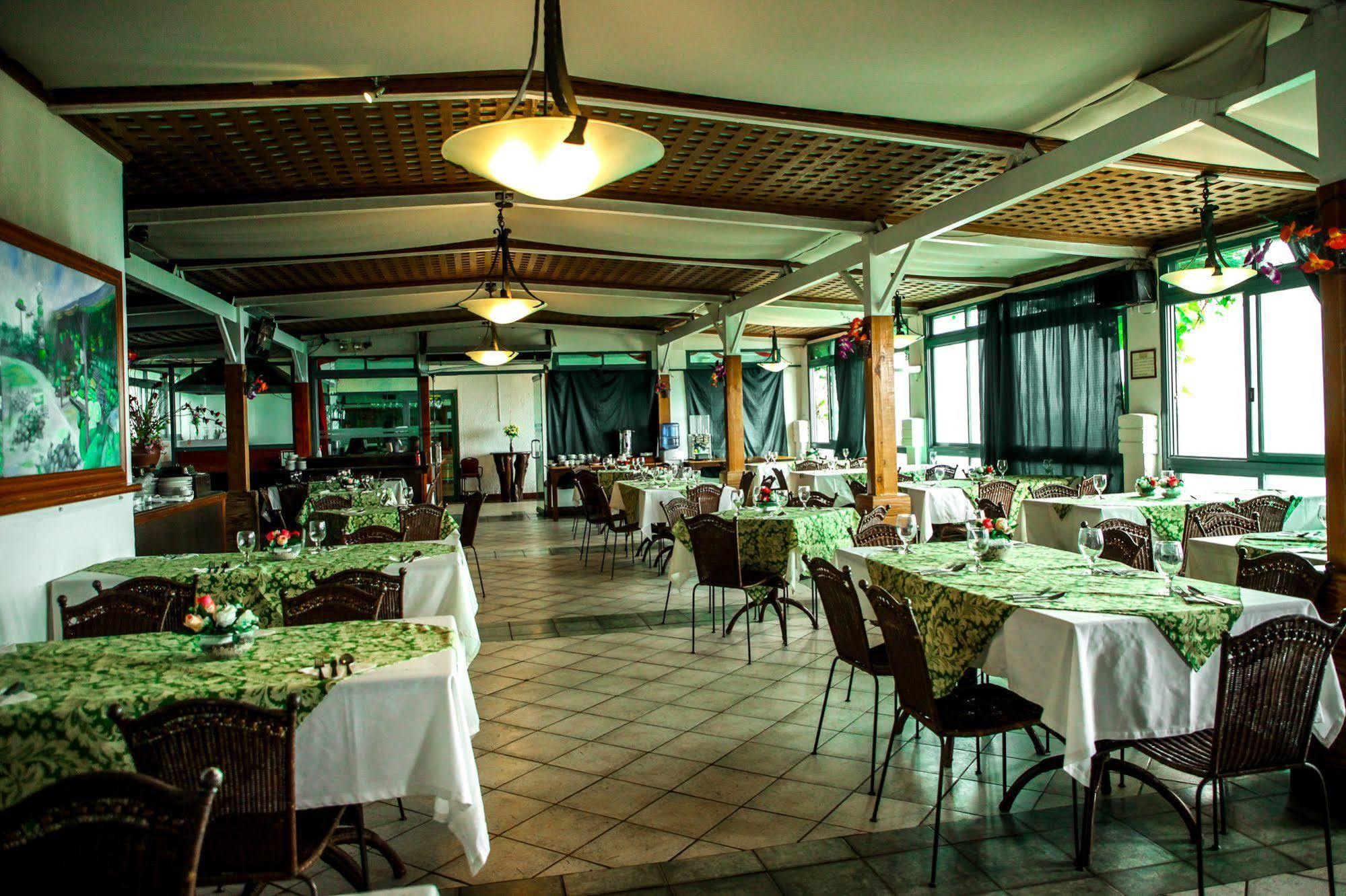 Days Hotel Tagaytay Tagaytay City Екстериор снимка
