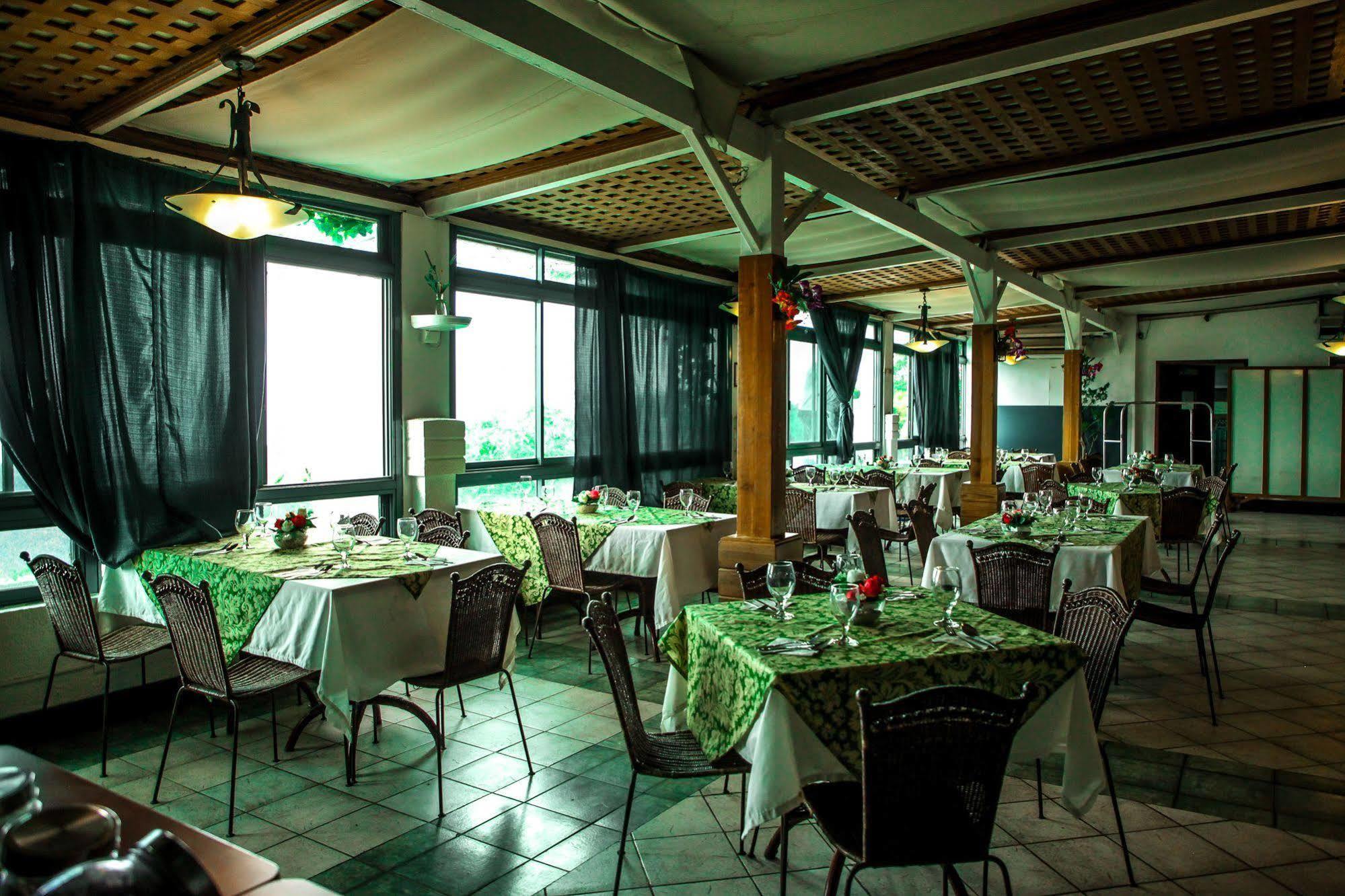 Days Hotel Tagaytay Tagaytay City Екстериор снимка