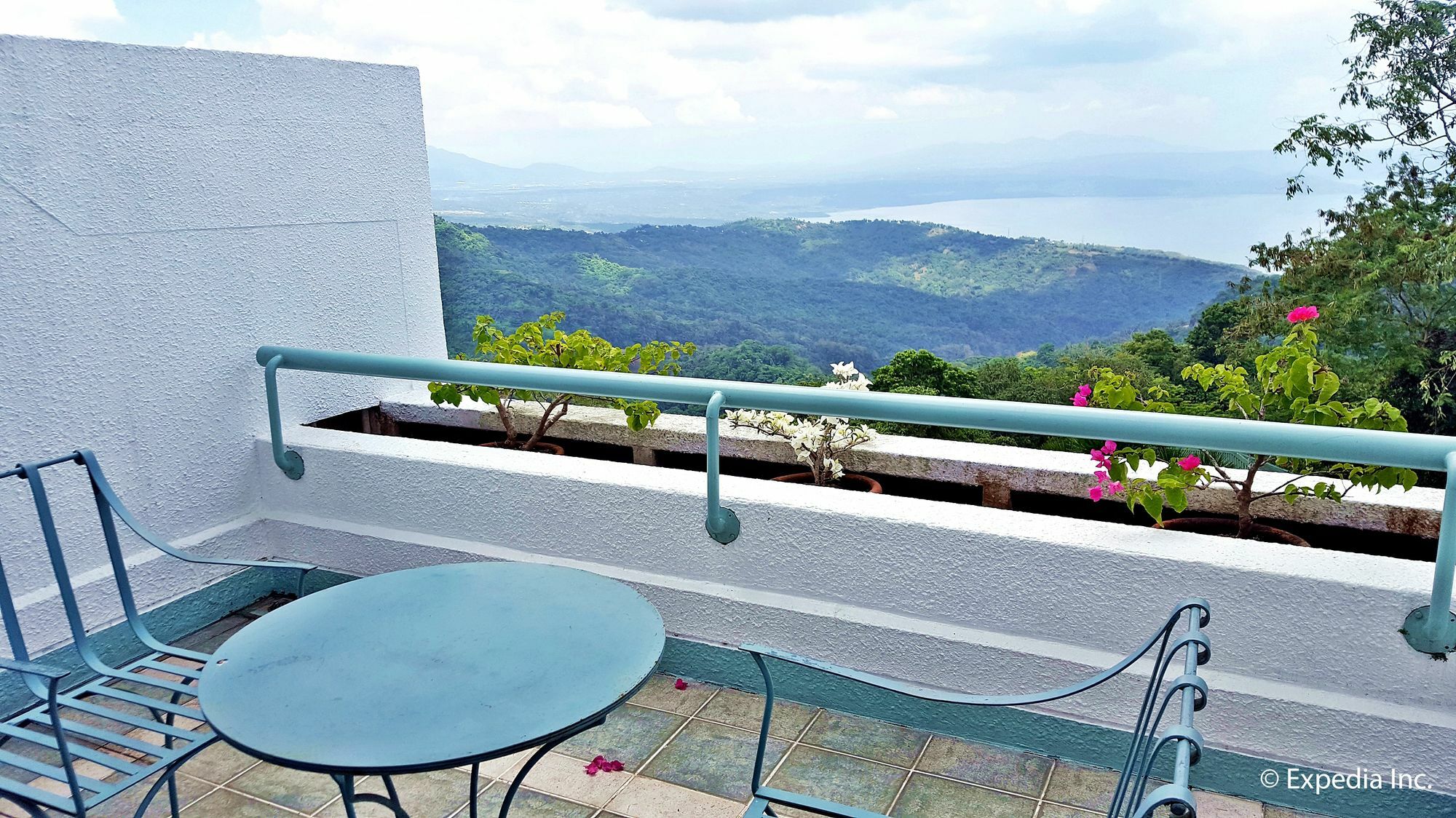 Days Hotel Tagaytay Tagaytay City Екстериор снимка